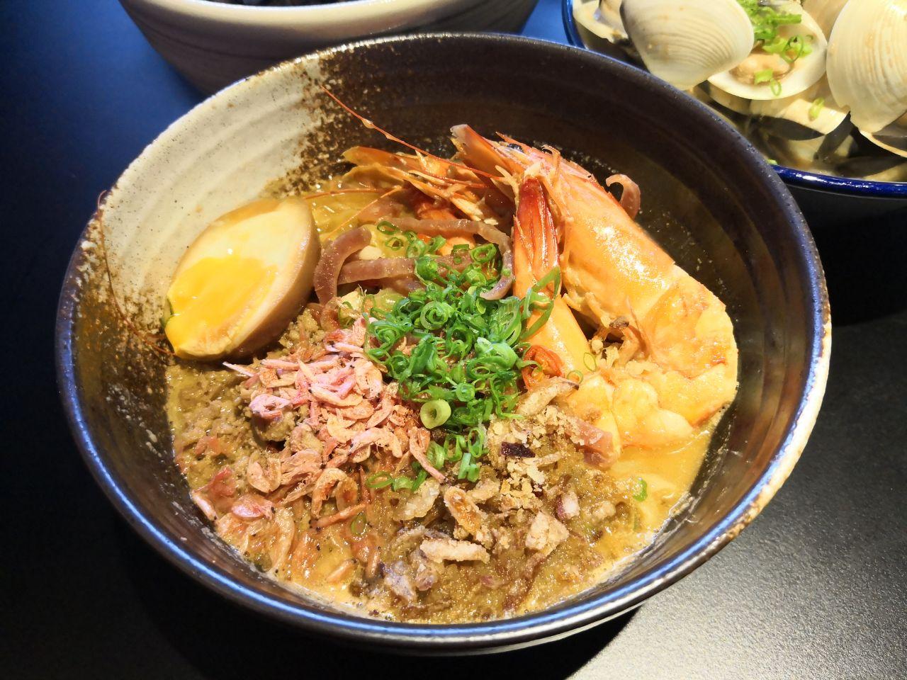 Superior prawn mee pok